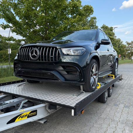 Mercedes GLE AMG beim Transport durch MHX Fahrzeugtransporte auf offenem Autotransporter